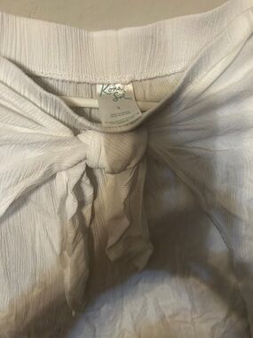 Kona Sol White Front-Tie Crinkle Blouse